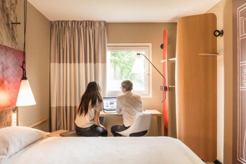 Suite Familiar Estándar con 2 habitaciones comunicadas del hotel Ibis Hamburg City. Foto 5