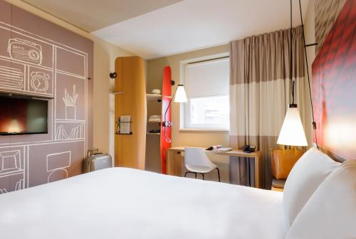 Suite Familiar Estándar con 2 habitaciones comunicadas del hotel Ibis Hamburg City. Foto 6