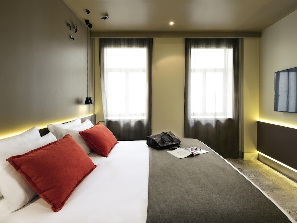 Suite familiar, 1 cama de matrimonio grande con sofá cama del hotel Mercure Porto Centro Santa Catarina. Foto 3