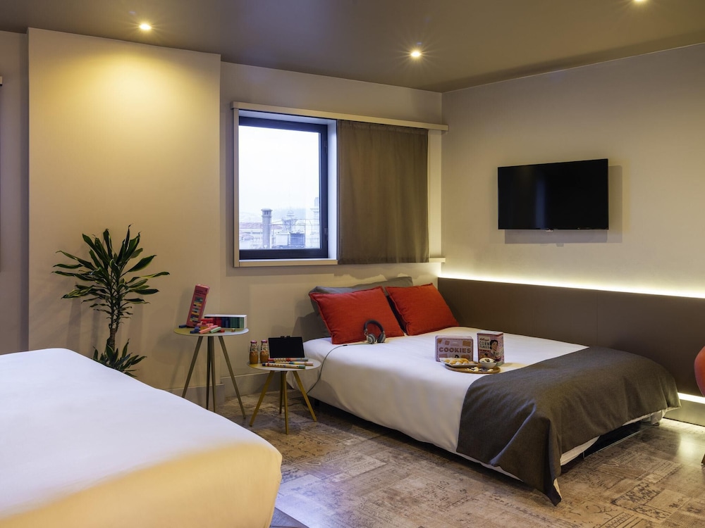 Suite familiar, 1 cama doble con sofá cama del hotel Mercure Porto Centro Santa Catarina. Foto 4
