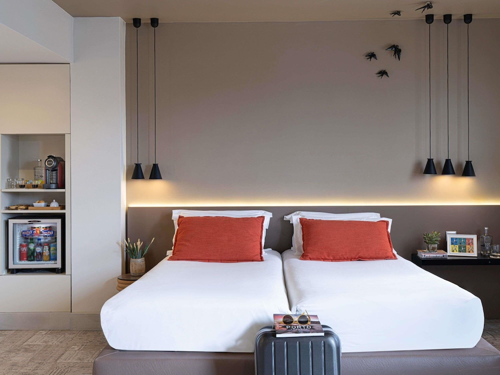 Habitación superior, 2 camas individuales, vistas a la ciudad del hotel Mercure Porto Centro Santa Catarina. Foto 9