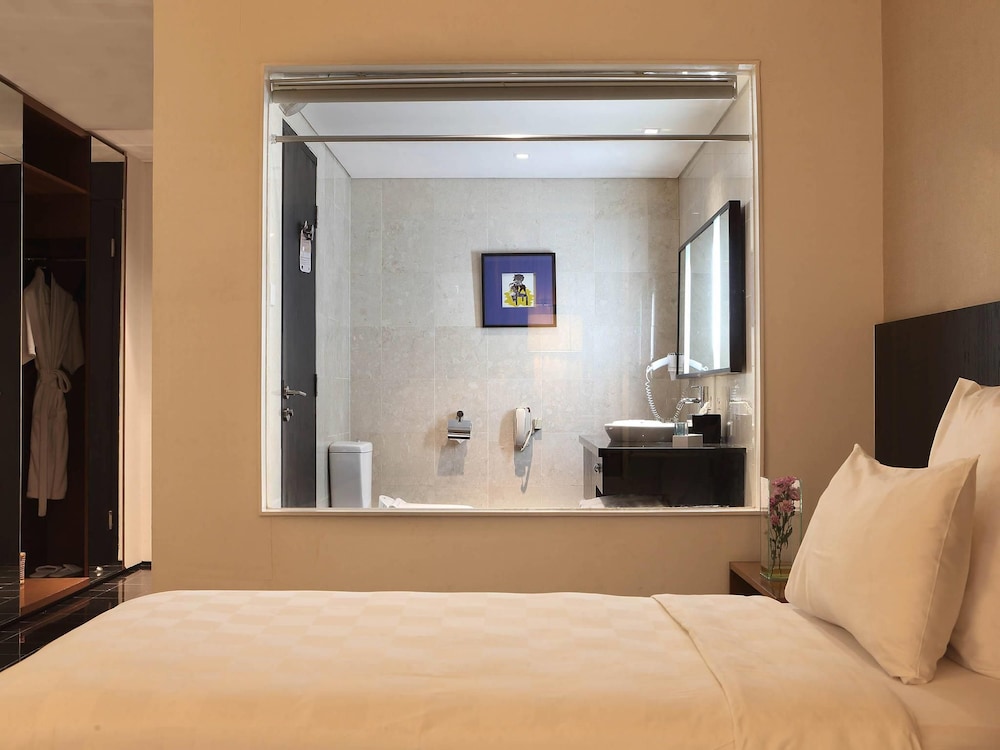 Habitación superior con 2 camas individuales, 2 camas individuales del hotel Novotel Balikpapan. Foto 5
