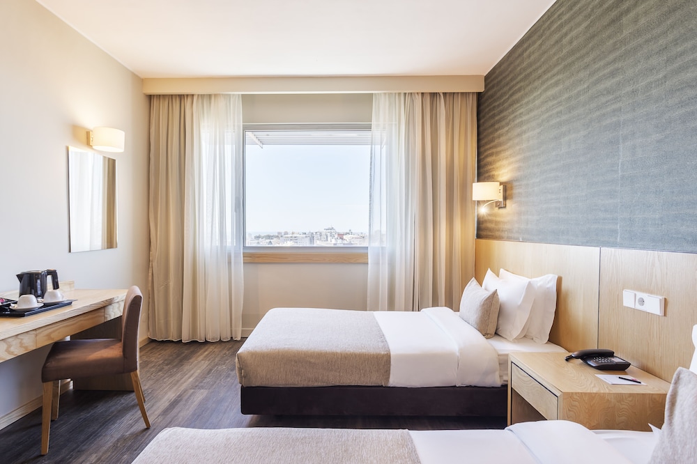 Habitación estándar con 1 cama doble o 2 individuales del hotel Hf Ipanema Porto. Foto 3