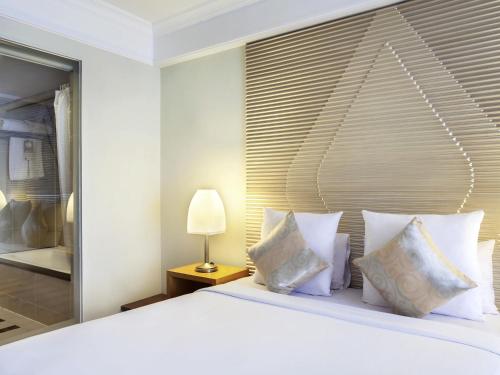 Habitación Ejecutiva con 1 cama queen del hotel Novotel Semarang