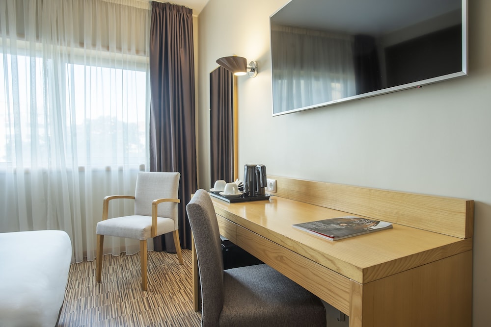 Habitación Confort con 2 camas individuales del hotel HF Tuela Porto. Foto 1