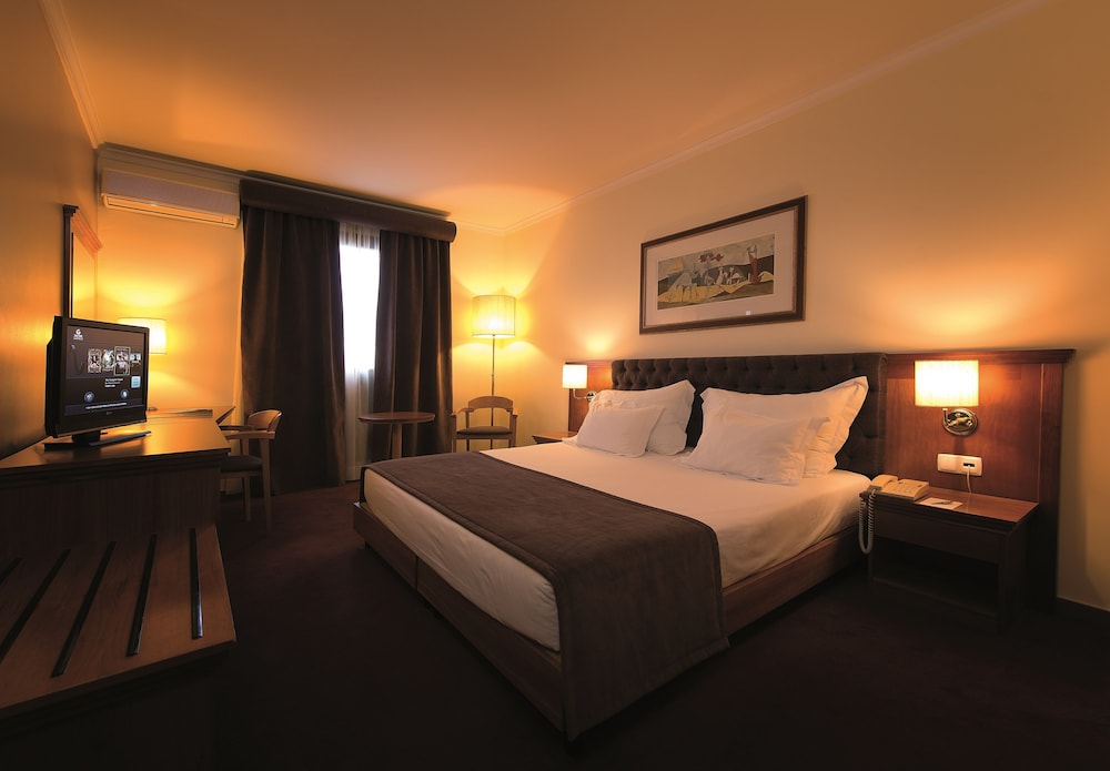 Habitación superior con 2 camas individuales del hotel Vila Galé Porto. Foto 1