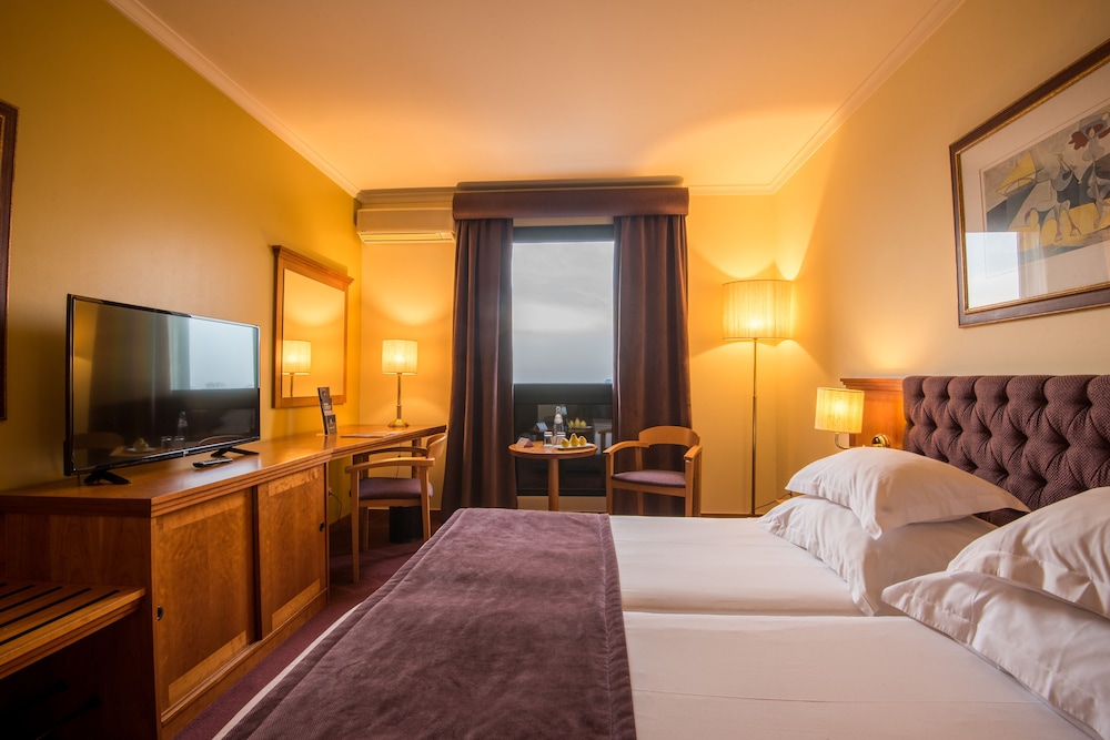 Habitación con 2 camas individuales del hotel Vila Galé Porto. Foto 4