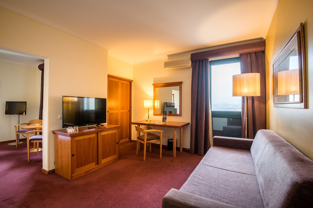 Junior suite Vista ciudad Normal del hotel Vila Galé Porto. Foto 4