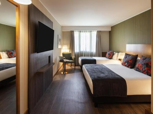 Habitación estándar con 1 cama doble y 1 cama individual del hotel Mercure Porto Gaia. Foto 5