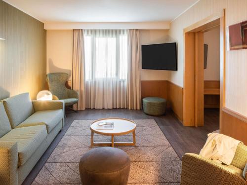 Habitación estándar con 1 cama doble y 1 cama individual del hotel Mercure Porto Gaia. Foto 6