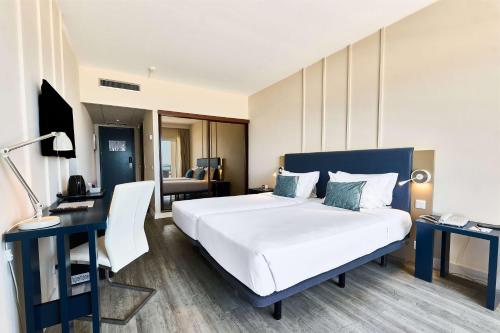 Alojamiento Doble Prémium - 2 camas - Frente al mar - No fumadores del hotel Tryp By Wyndham Lisboa Caparica Mar
