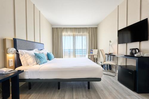 Alojamiento Prémium con 1 cama doble - Frente al mar - Planta superior - No fumadores del hotel Tryp By Wyndham Lisboa Caparica Mar. Foto 3