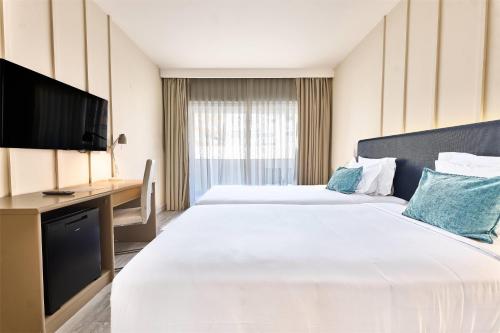 Habitación con 2 camas individuales - Adaptada para personas con discapacidad - No fumadores del hotel Tryp By Wyndham Lisboa Caparica Mar