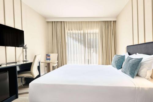 Suite Junior Prémium con 1 cama doble y vistas al mar - No fumadores del hotel Tryp By Wyndham Lisboa Caparica Mar