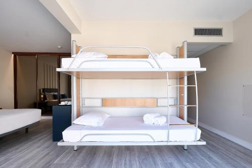 Habitación Familiar Deluxe con 1 cama plegable - No fumadores del hotel Tryp By Wyndham Lisboa Caparica Mar. Foto 6