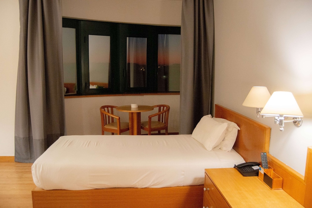 Habitación estándar, 2 camas individuales, no fumadores (Mobility) del hotel Tryp By Wyndham Montijo Parque. Foto 1