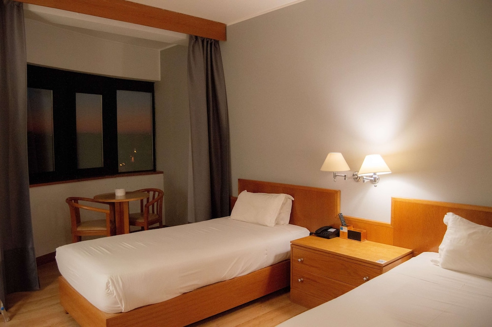 Habitación estándar, 2 camas individuales, no fumadores (Mobility) del hotel Tryp By Wyndham Montijo Parque. Foto 2