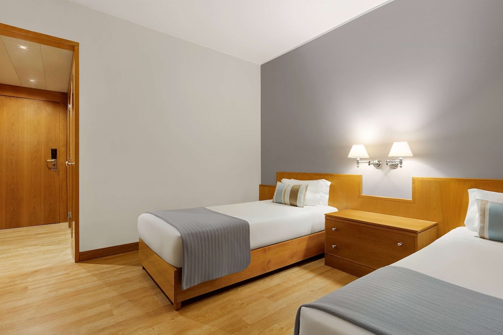 Habitación estándar, 2 camas individuales, no fumadores del hotel Tryp By Wyndham Montijo Parque. Foto 2