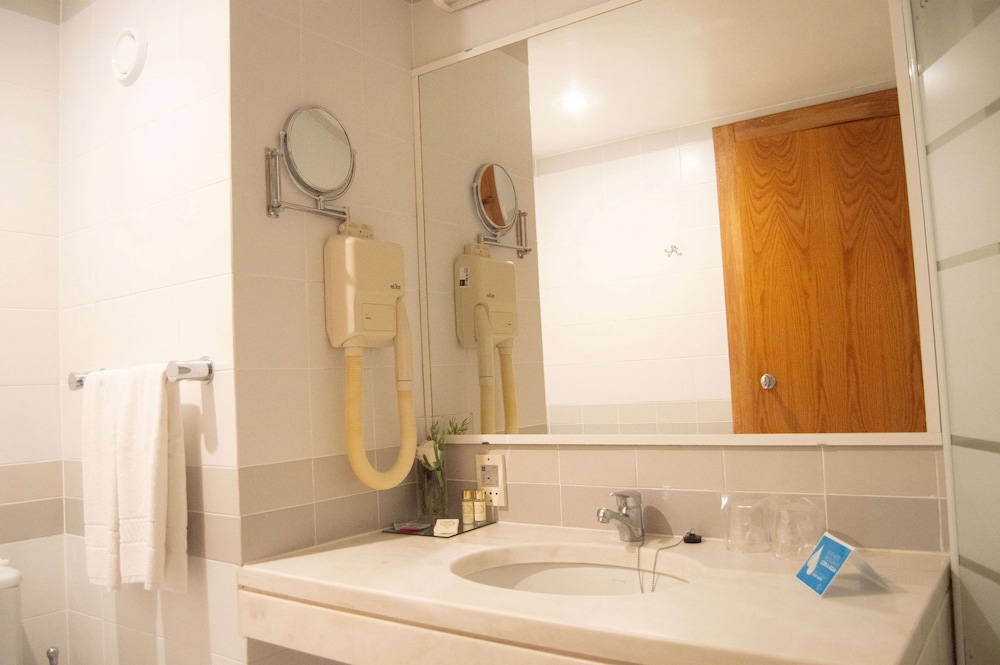 Habitación estándar, 2 camas individuales, no fumadores del hotel Tryp By Wyndham Montijo Parque. Foto 4
