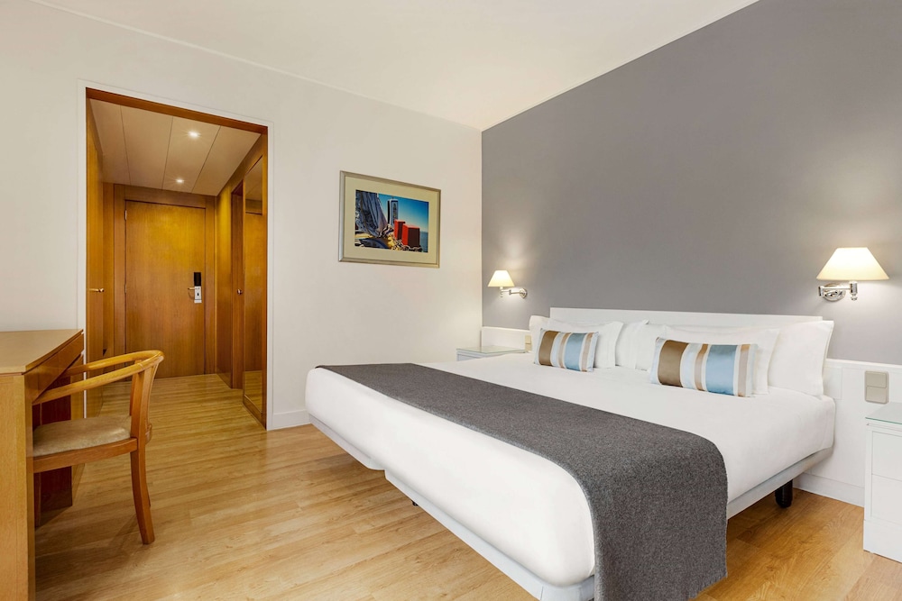 Habitación estándar, 1 cama de matrimonio grande, no fumadores del hotel Tryp By Wyndham Montijo Parque. Foto 2