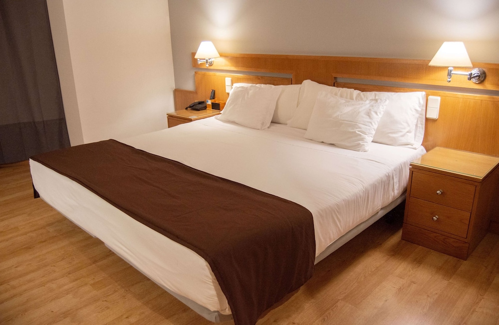 Habitación estándar, 1 cama de matrimonio, no fumadores del hotel Tryp By Wyndham Montijo Parque. Foto 2