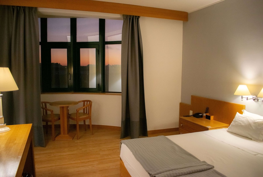 Habitación estándar, 1 cama de matrimonio, no fumadores del hotel Tryp By Wyndham Montijo Parque. Foto 3