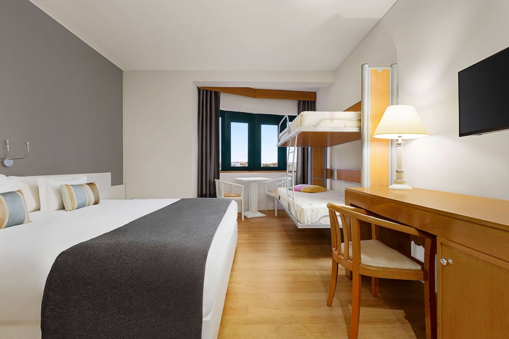 Habitación familiar, varias camas, no fumadores del hotel Tryp By Wyndham Montijo Parque