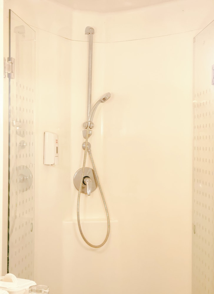 Estándar 1 Cama Doble del hotel Ibis Balikpapan. Foto 8