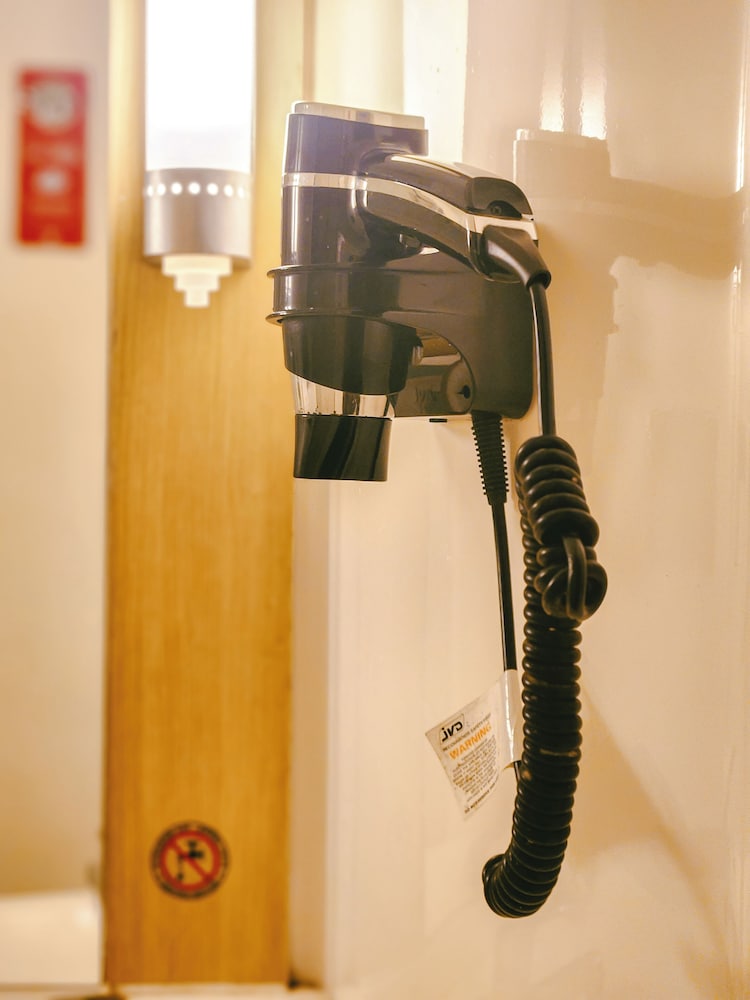 Estándar Dos Camas Individuales del hotel Ibis Balikpapan. Foto 6