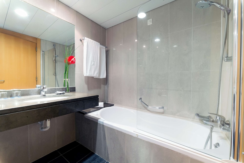 Habitación con 1 cama doble o 2 individuales del hotel Sana Sesimbra. Foto 7