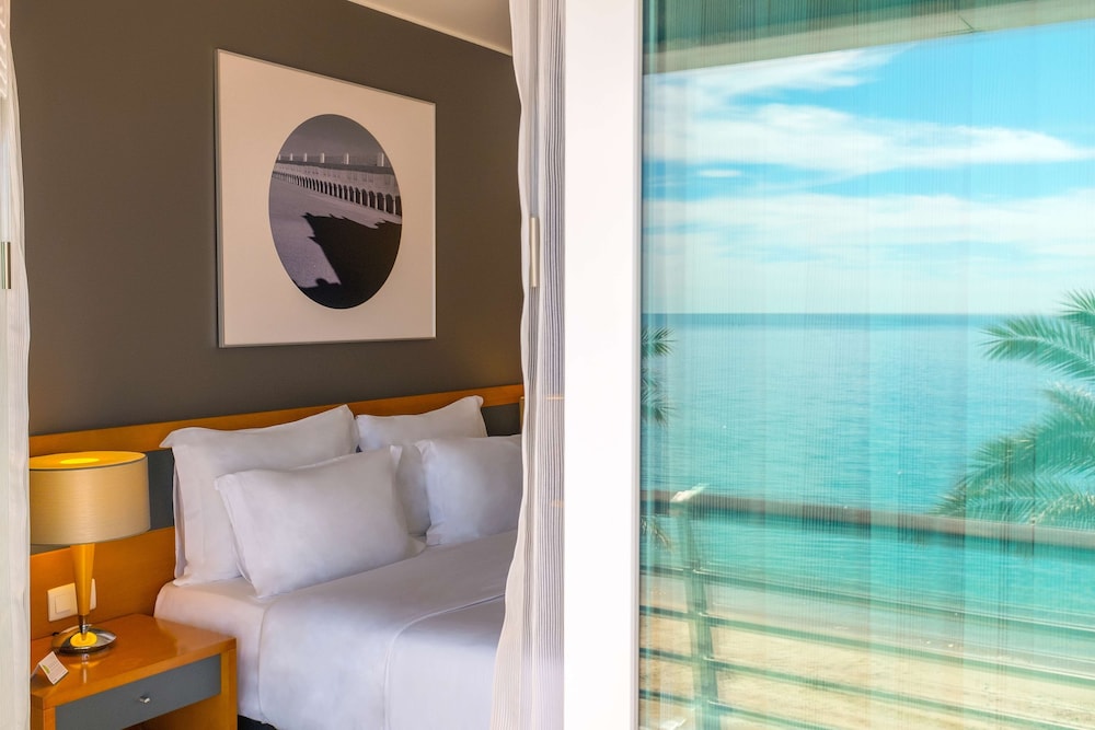 Habitación con 1 cama doble o 2 individuales, vistas al mar del hotel Sana Sesimbra. Foto 4