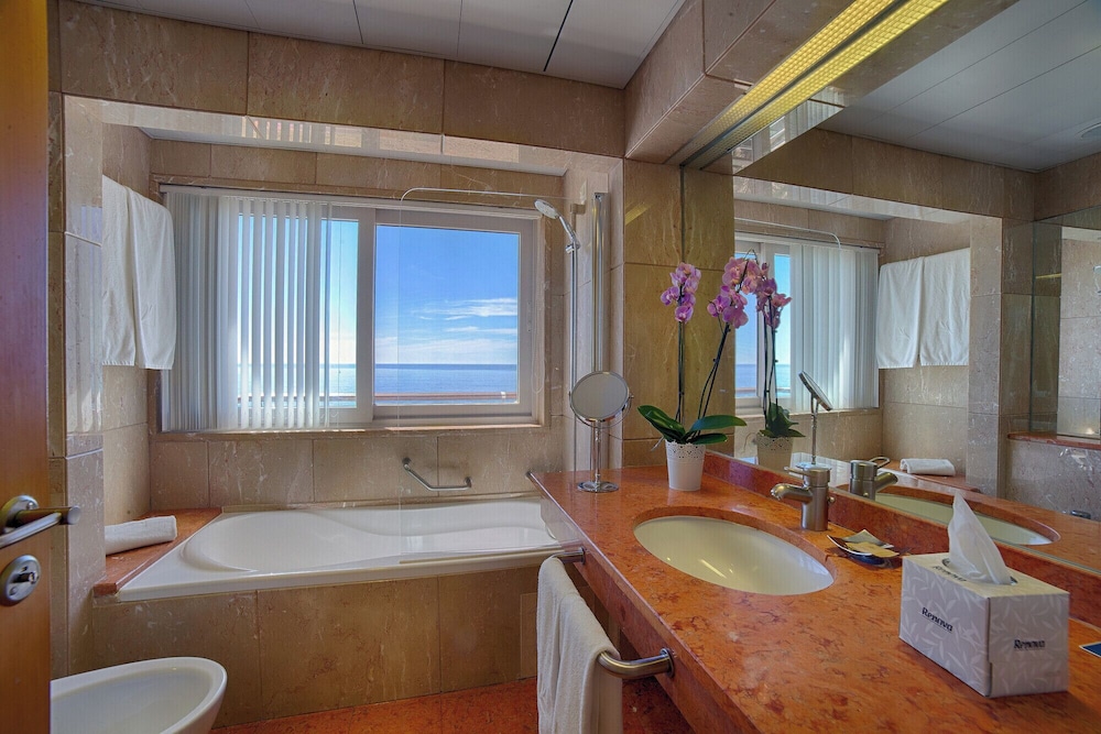 Suite, vistas al mar del hotel Sana Sesimbra. Foto 6