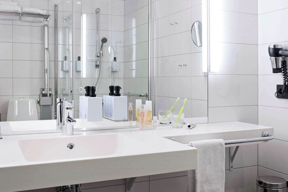Habitación estándar con 2 camas individuales del hotel Scandic Continental. Foto 4