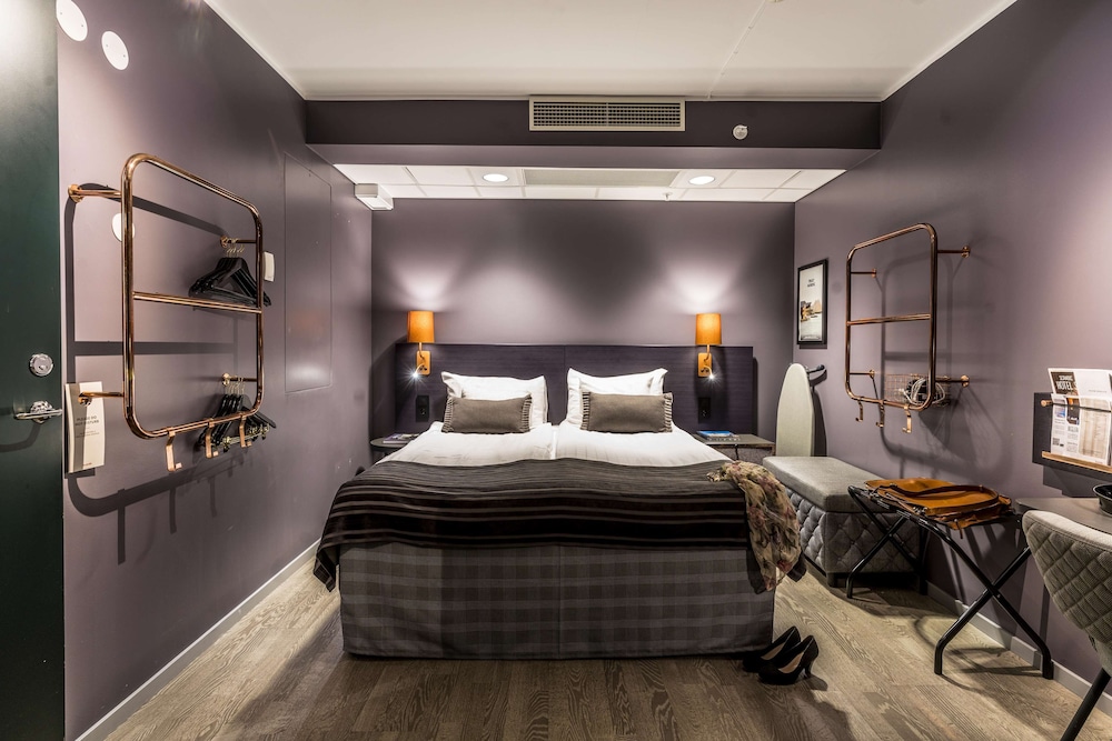 Habitación doble, 1 cama de matrimonio, sin ventanas del hotel Scandic Continental. Foto 5