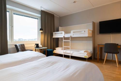 Habitación Familiar con sofá cama - 2 camas individuales del hotel Best Western Plus Park City Solna. Foto 1