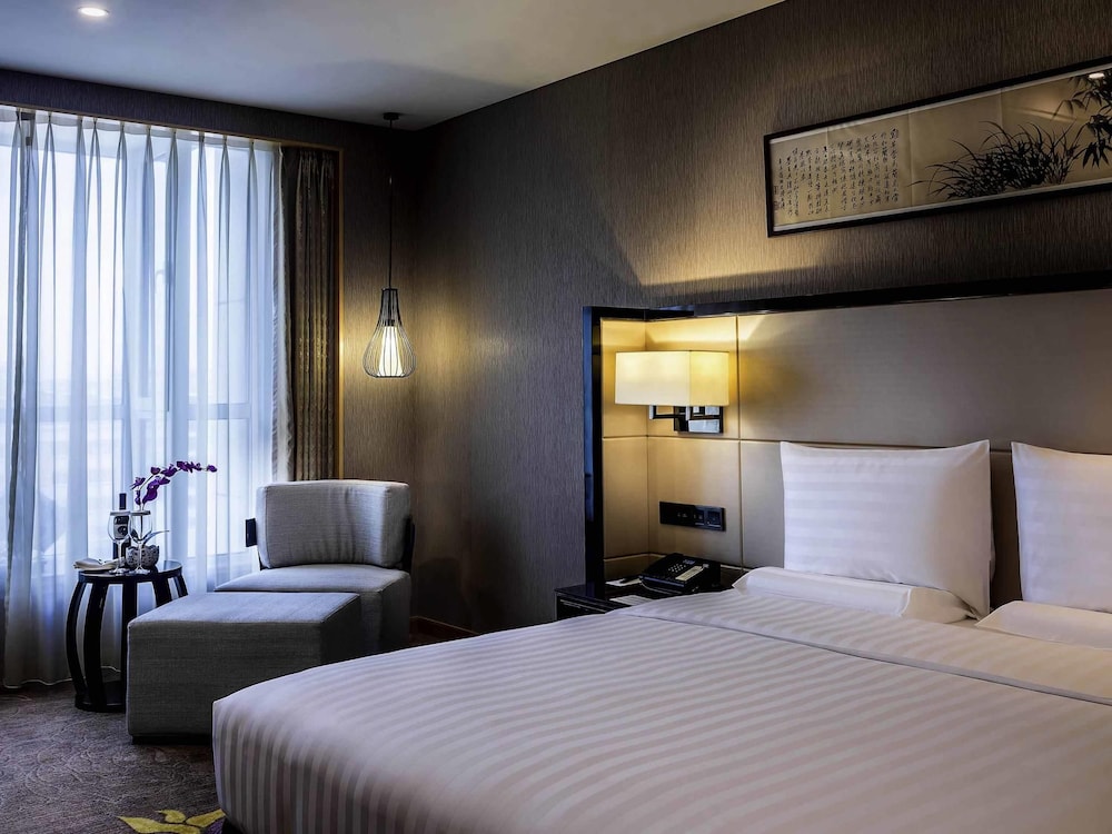 Habitación superior, 1 cama de matrimonio grande del hotel Pullman Qingdao Ziyue