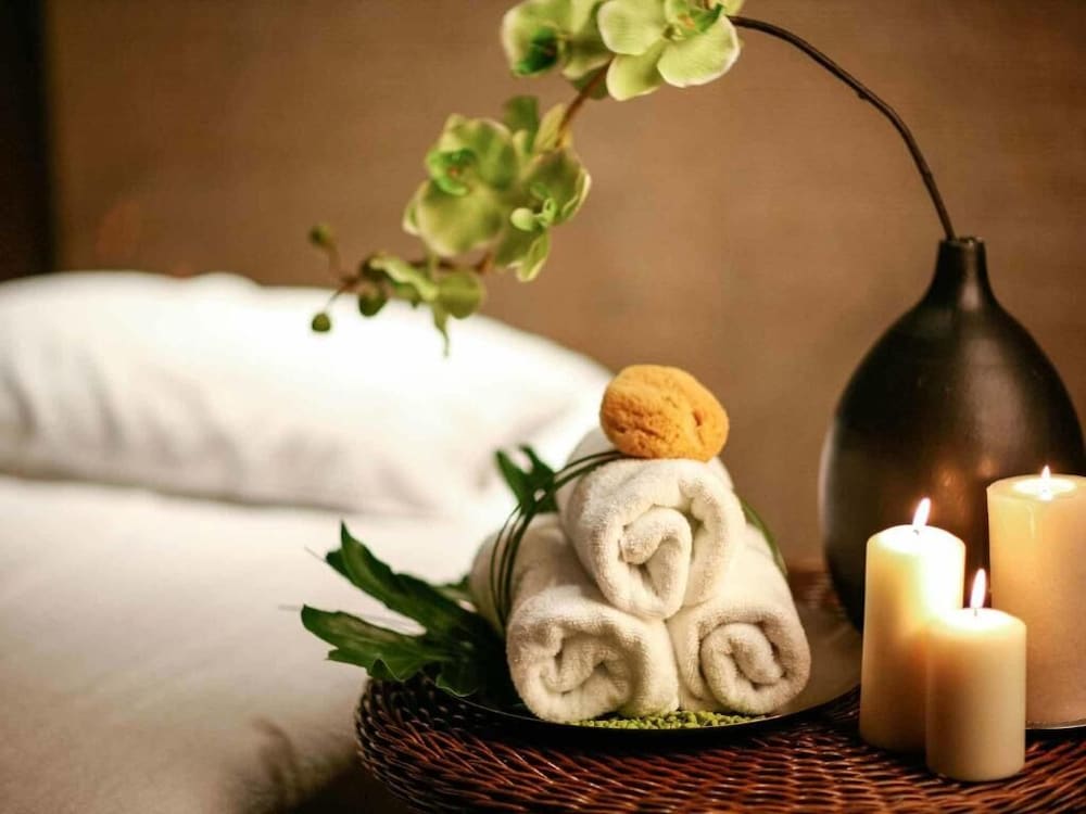 Habitación superior, 1 cama de matrimonio grande del hotel Pullman Qingdao Ziyue. Foto 2