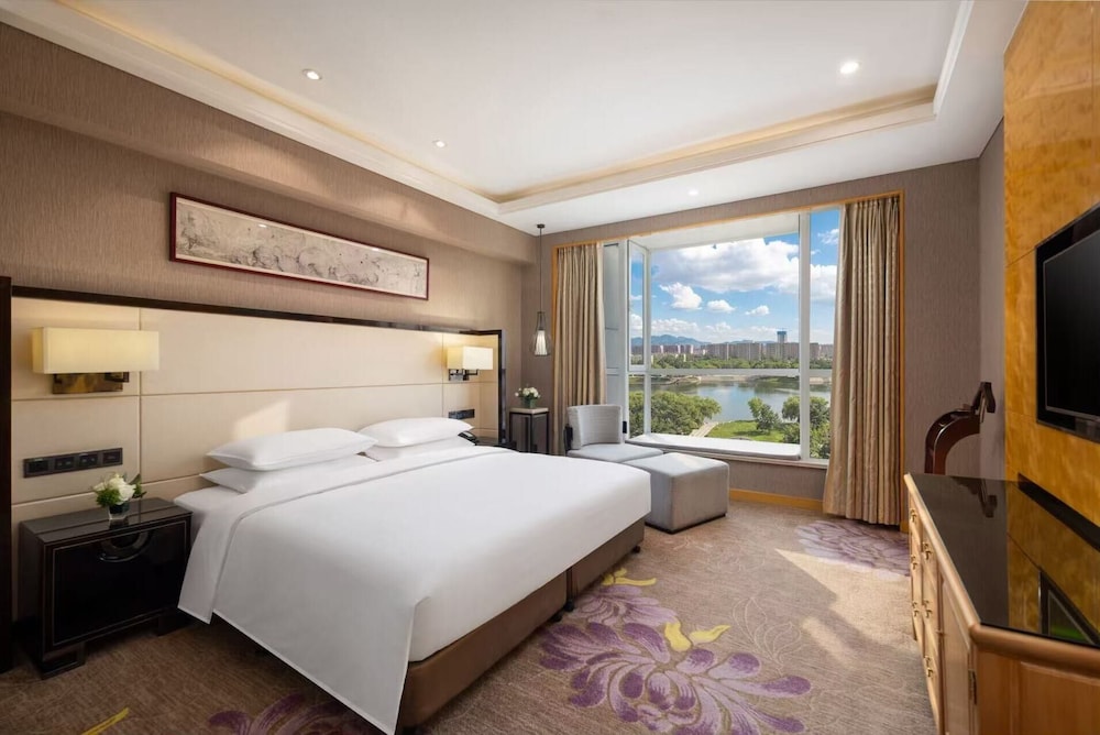 Habitación Deluxe, 1 cama de matrimonio grande, Acceso al salón del club (Executive) del hotel Pullman Qingdao Ziyue. Foto 3