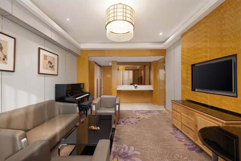 Suite Deluxe, 1 cama de matrimonio grande, Acceso al salón del club del hotel Pullman Qingdao Ziyue. Foto 2
