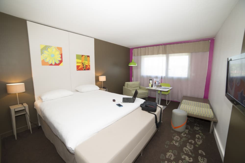 Habitación estándar doble, 1 cama doble del hotel ibis Styles Annemasse Genève. Foto 1