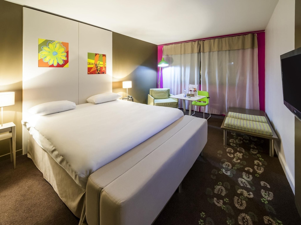 Habitación estándar doble, 1 cama doble del hotel ibis Styles Annemasse Genève. Foto 5