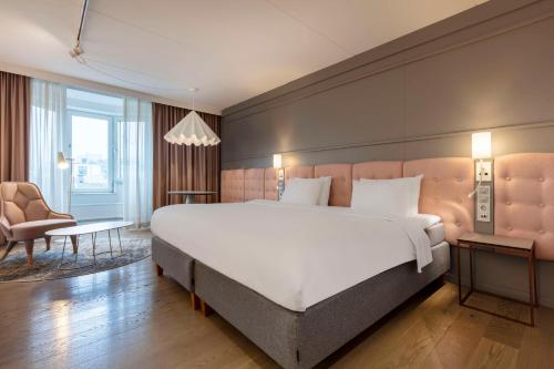 Habitación Executive con vistas a la plaza - para mayores de 25 años del hotel Radisson Blu Scandinavia