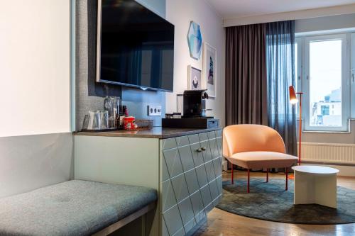 Habitación Executive con vistas a la plaza - para mayores de 25 años del hotel Radisson Blu Scandinavia. Foto 5