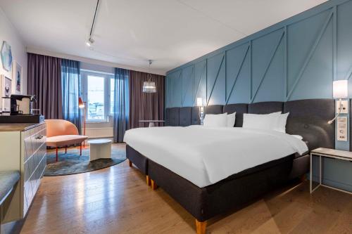 Habitación Executive con vistas a la plaza - para mayores de 25 años del hotel Radisson Blu Scandinavia. Foto 6