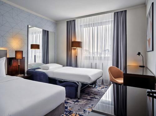Premium Queen Room with Sofa Bed - Club Lounge Access del hotel Crowne Plaza Bratislava, An Ihg. Foto 2