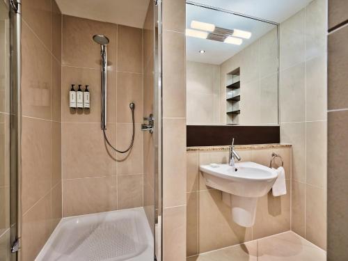 Suite Comfort con sala de estar del hotel Crowne Plaza Bratislava, An Ihg