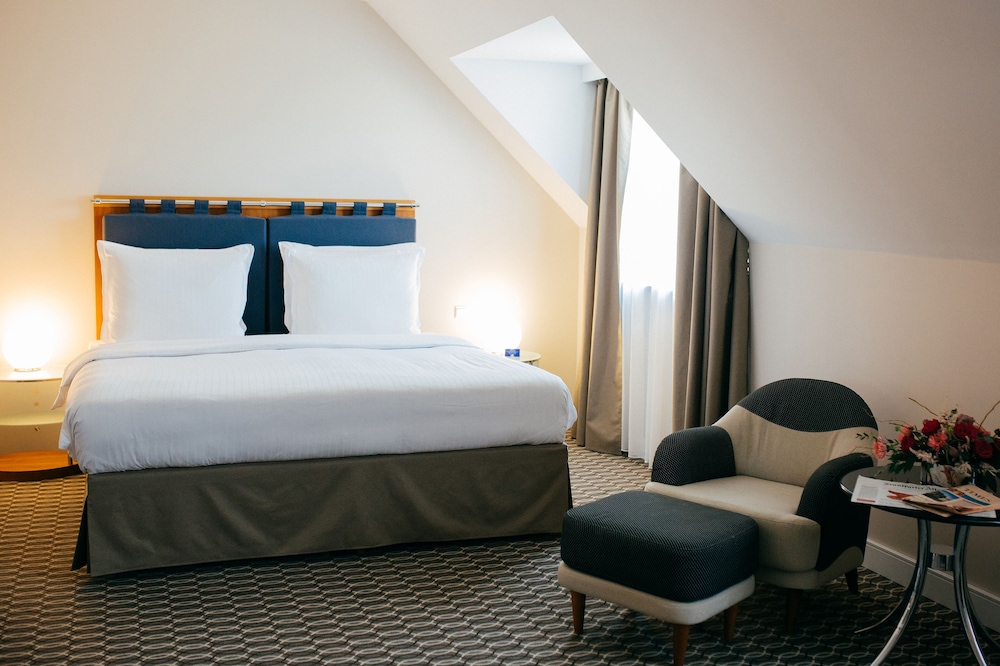 Suite junior (Square View) del hotel Radisson Blu Carlton , Bratislava. Foto 1