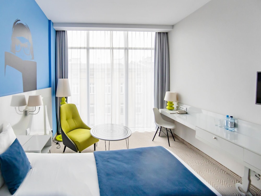 Habitación estándar con 1 cama doble para 1 o 2 personas del hotel Ibis Styles Wroclaw Centrum. Foto 2