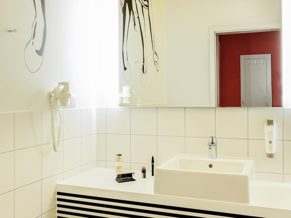 Habitación estándar con 1 cama doble para 1 o 2 personas del hotel Ibis Styles Wroclaw Centrum. Foto 3