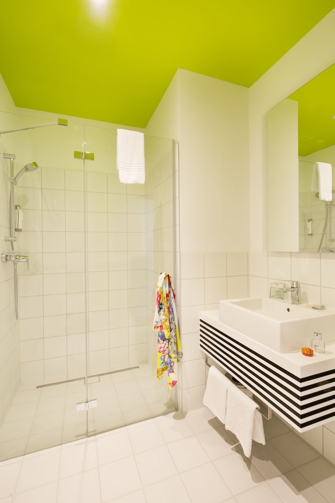 Habitación estándar con 1 cama doble para 1 o 2 personas del hotel Ibis Styles Wroclaw Centrum. Foto 7